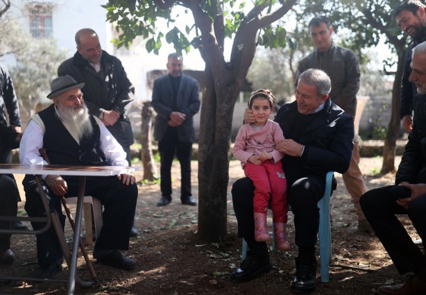 Foto - Akar'dan depremzede çocuklara yakın ilgi