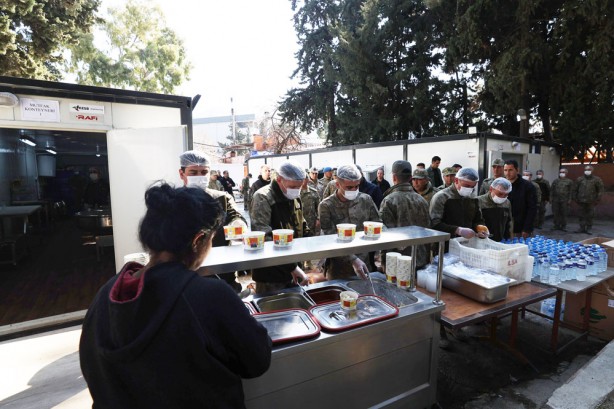 Foto - Akar'dan depremzede çocuklara yakın ilgi