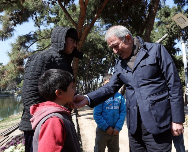 Foto - Akar'dan depremzede çocuklara yakın ilgi