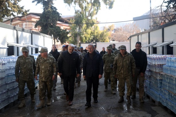Akar'dan depremzede çocuklara yakın ilgi