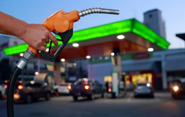 Foto - Akaryakıt fiyatları bir kez daha değişiyor! Bu kadarı ama beklenmiyordu: 4 liraya yakın olacak