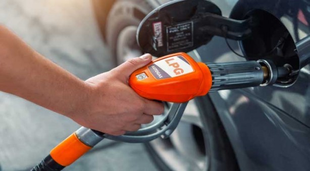 Foto - Akaryakıt fiyatları bir kez daha değişti! 5 lira 46 kuruş...