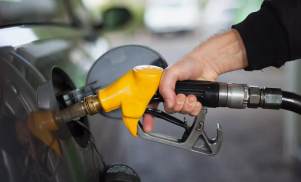 Foto - Akaryakıt fiyatları bir kez daha değişti! Araç sahipleri şaşkın, tamı tamına 3,07 lira...