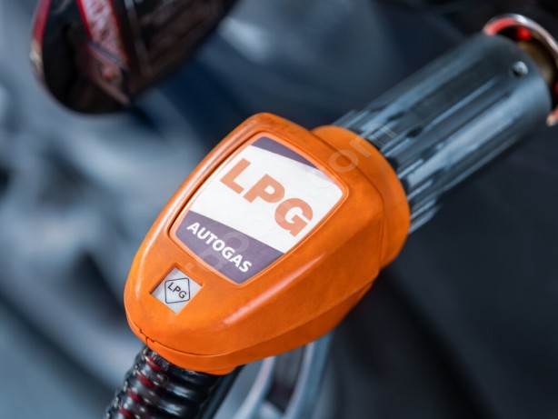 Foto - Akaryakıt fiyatları fırlayınca vatandaşlar oraya akın etti! Litresi 19 lira daha ucuza geliyor