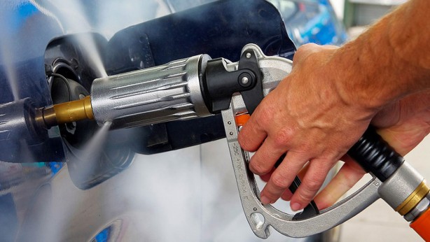 Foto - Akaryakıt fiyatları füze gibi fırlayınca vatandaşlar oraya akın etti! Litresi 20 lira daha ucuza geliyor