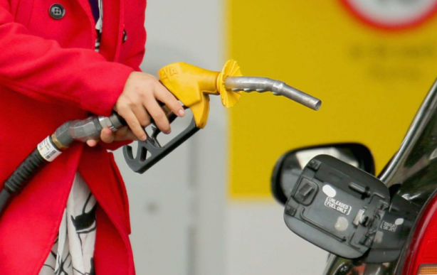 Akaryakıt fiyatları füze gibi fırlayınca vatandaşlar oraya akın etti! Litresi 20 lira daha ucuza geliyor