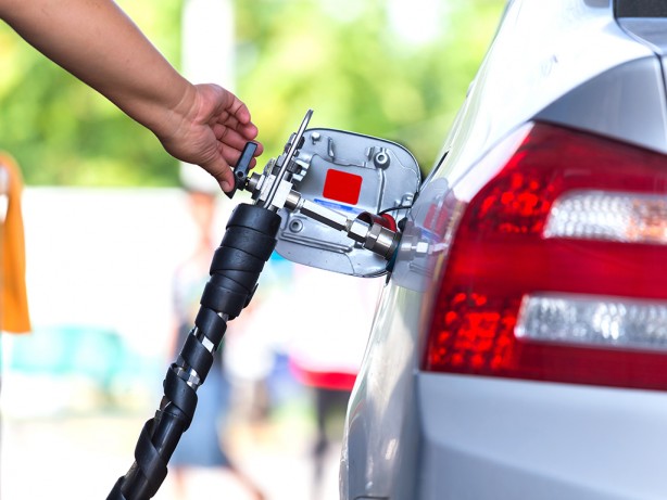 Foto - Akaryakıt fiyatları füze gibi fırlayınca vatandaşlar oraya akın etti! Litresi 20 lira daha ucuza geliyor