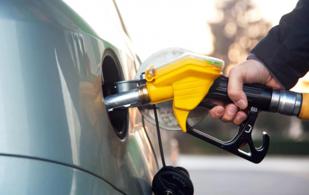 Foto - Akaryakıt fiyatları için müjdenin gelmesi an meselesi! Vatandaşlar heyecanlandı, o saati beklemeye başladı