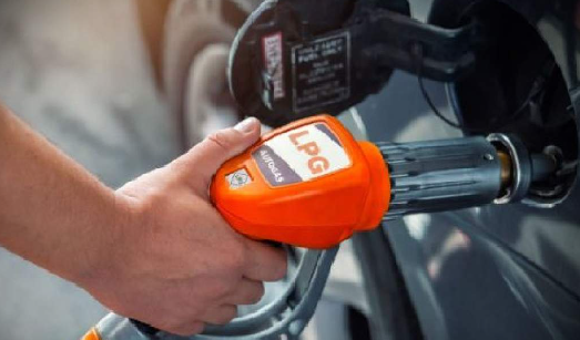 Foto - Akaryakıt fiyatları uçunca vatandaşlar oraya akın etti! Litresi 20 lira daha ucuza geliyor