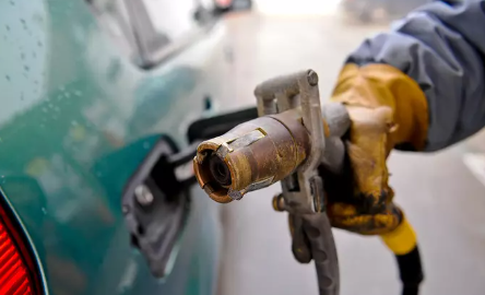 Foto - Akaryakıt fiyatları uçunca vatandaşlar oraya akın etti! Litresi 20 lira daha ucuza geliyor