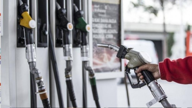 Foto - Akaryakıt fiyatları uçunca vatandaşlar oraya akın etti! Litresi 20 lira daha ucuza geliyor