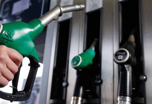 Akaryakıt fiyatlarına büyük zam! Gece yarısı istasyona giden neye uğradığını şaşırdı