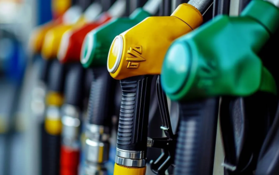 Foto - Akaryakıt fiyatlarına çok büyük zam! Duyan işi gücü bırakıp istasyonlara koşuyor