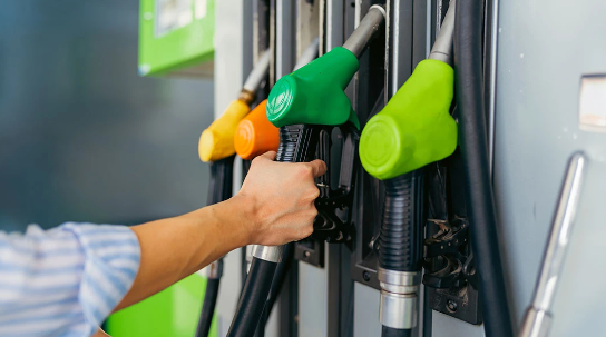 Akaryakıt fiyatlarına dev indirim geliyor! Depoları ağzına kadar doldurmak için o tarihi bekleyin