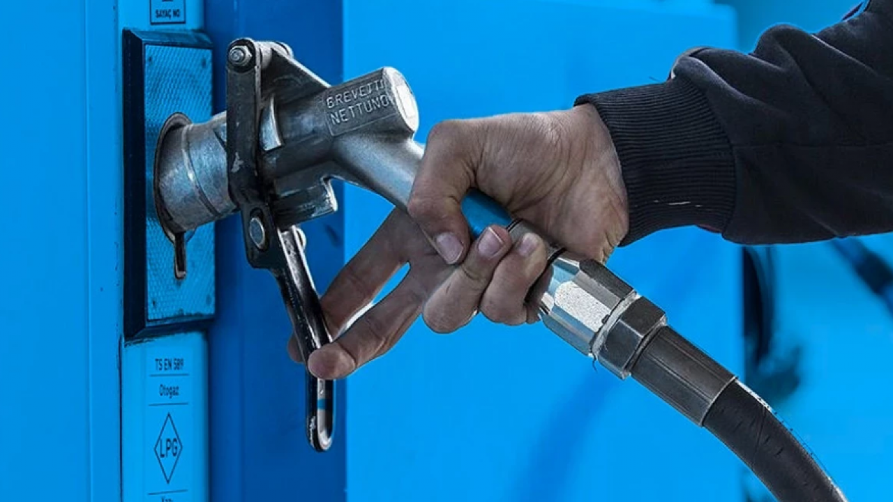 Foto - Akaryakıt fiyatlarına gece yarısı büyük zam