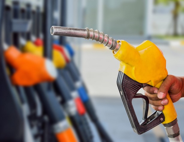 Akaryakıt fiyatlarında tabela değişiyor! 'Geç bile kalındı' yorumları yapılıyor