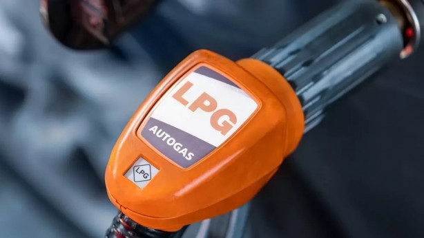 Foto - Akaryakıt istasyonlarına 00.00'dan sonra gidenler büyük şok yaşadı! 25 lira...