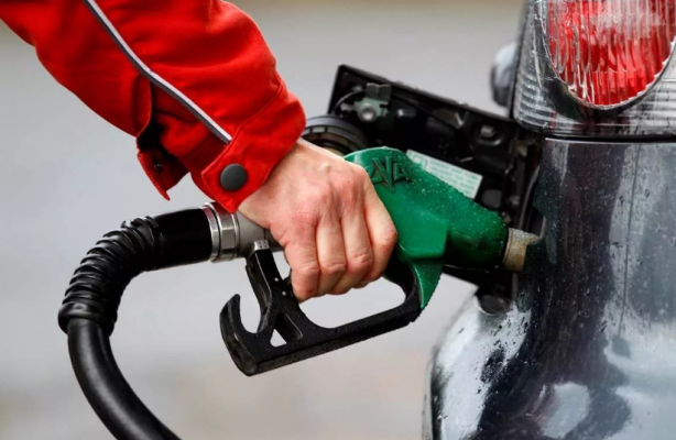 Foto - Akaryakıt istasyonlarına 00.00'dan sonra gidenler gözlerine inanamadı! Tabela öyle bir değişti ki...