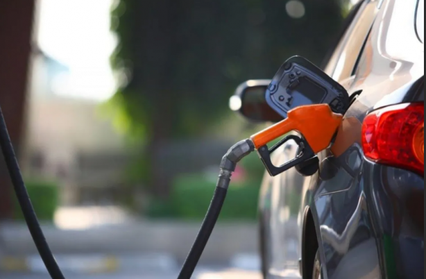 Foto - Akaryakıt istasyonlarına 00.00'dan sonra gidenler gözlerine inanamadı! Tabela öyle bir değişti ki...