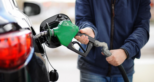 Foto - Akaryakıt istasyonlarına 00.00'dan sonra gidenler gözlerine inanamadı! Tabela öyle bir değişti ki...