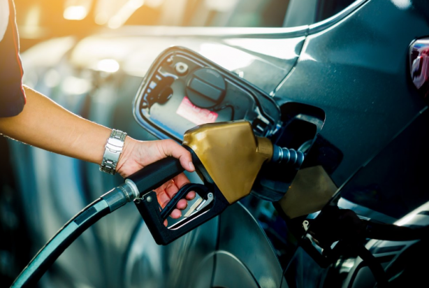 Foto - Akaryakıt istasyonlarına 00.00'dan sonra gidenler gözlerine inanamadı! Tabela öyle bir değişti ki...