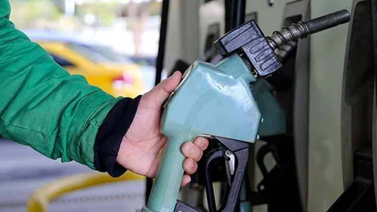 Foto - Akaryakıta bir indirim daha geliyor! Tabela değişiyor, depoları doldurmak için bekleyin