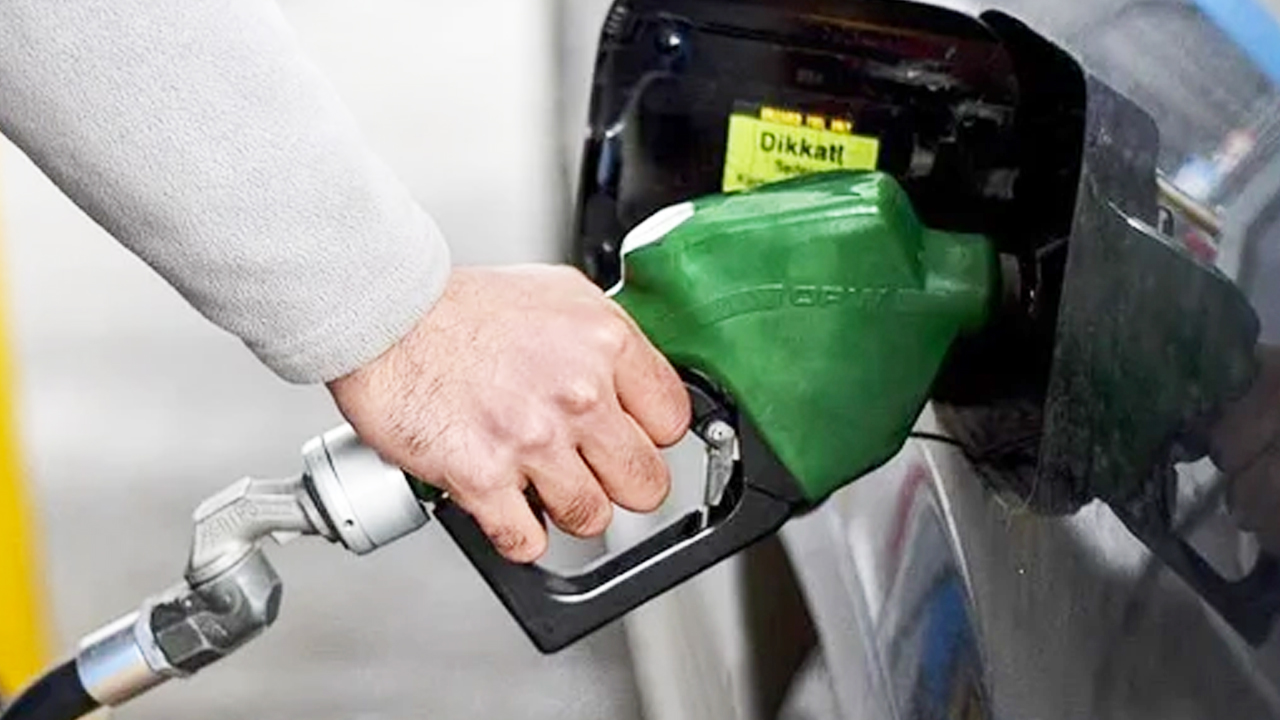 Foto - Akaryakıta bir indirim daha geliyor! Tabela değişiyor, depoları doldurmak için bekleyin