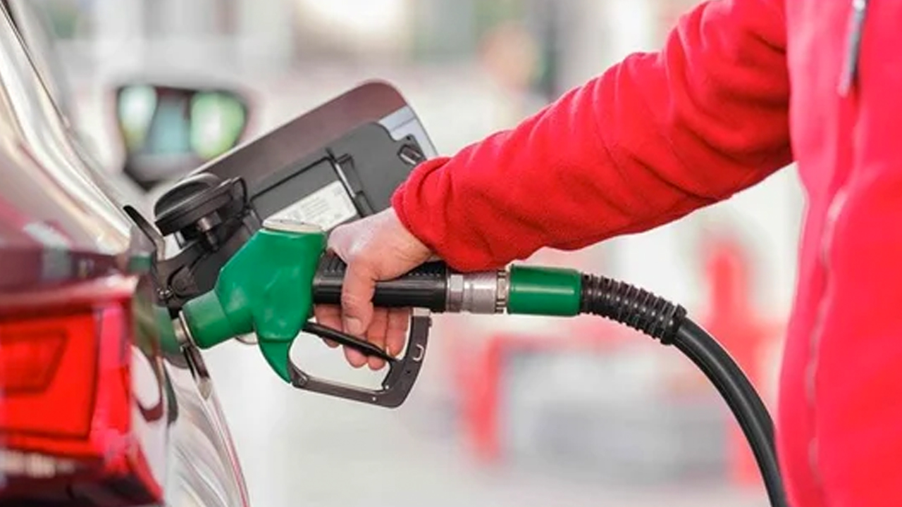 Foto - Akaryakıta bir indirim daha geliyor! Tabela değişiyor, depoları doldurmak için bekleyin