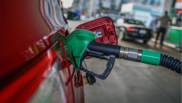 Foto - Akaryakıta çok büyük zam! İstasyonlara gidip tabelayı görenler şok olacak