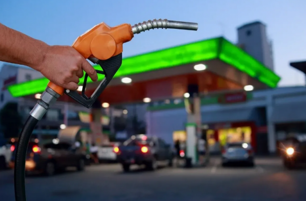 Foto - Akaryakıtta bir iyi bir de kötü haber! EPGİS duyurdu: 2 litre benzin bedava olacak, kötü haber ise...