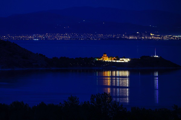 Foto - Akdamar Adası ile Van Kalesi aynı karede 