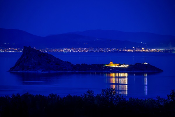 Foto - Akdamar Adası ile Van Kalesi aynı karede 