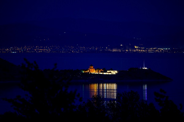 Foto - Akdamar Adası ile Van Kalesi aynı karede 