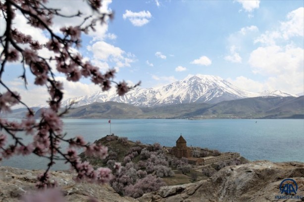 Foto - Akdamar Adası'na ziyaretçi akını