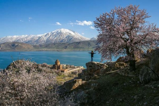 Foto - Akdamar Adası'na ziyaretçi akını