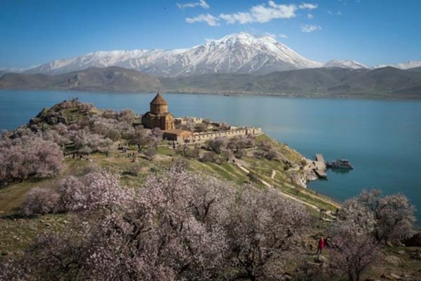 Foto - Akdamar Adası'na ziyaretçi akını