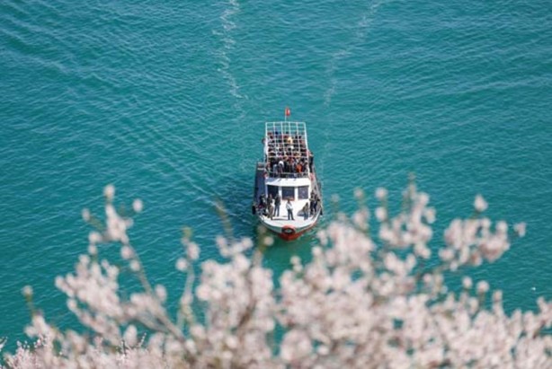 Foto - Akdamar Adası'na ziyaretçi akını