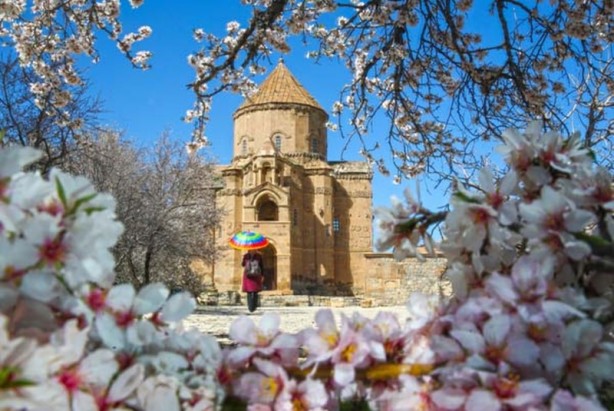Foto - Akdamar Adası'na ziyaretçi akını