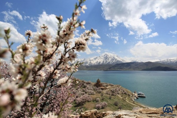 Foto - Akdamar Adası'na ziyaretçi akını