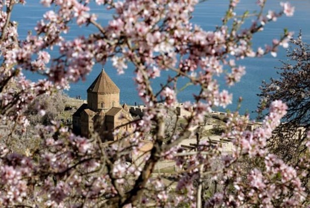 Foto - Akdamar Adası'na ziyaretçi akını