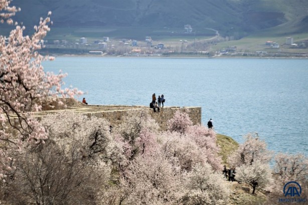 Foto - Akdamar Adası'na ziyaretçi akını