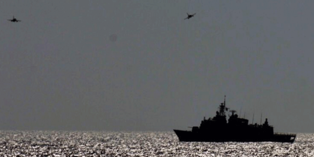 Akdeniz'de sular ısındı! Türk savaş gemisinden uyarı: Müdahale ederiz