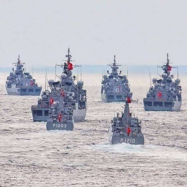 Akdeniz'de Türkiye'den gövde gösterisi! Bakan Akar Kaplan Pençesi Tatbikatı'nı takip etti