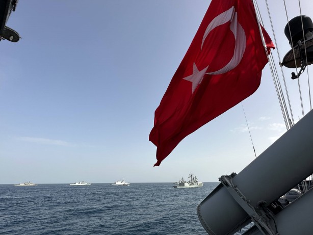 Akdeniz'in göbeğinde askeri hareketlilik