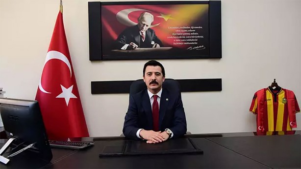 Foto - Akıl almaz iddialar! İmam hutbeyi eksik okuyunca, kaymakam mikrofonla dövdü! Kaymakam ve valilikten flaş açıklama geldi