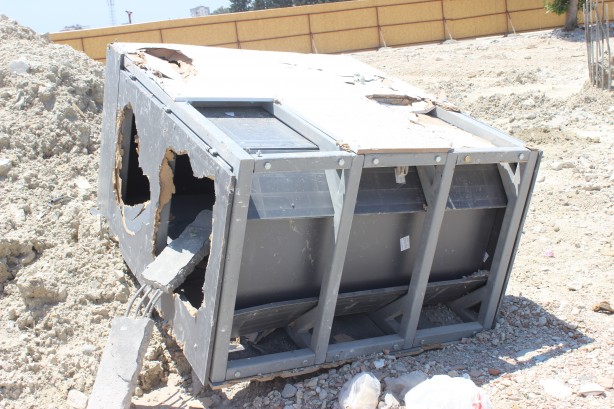 Foto - Akıl almaz test! Canlı insanla kabinin sağlamlığı test edildi