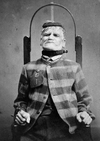 Foto - Akıl hastanesinden kan donduran kareler