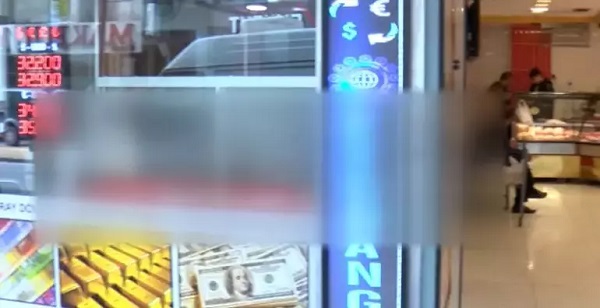 Foto - Akılalmaz soygun! Döviz bürosunun kasasına böyle ulaşmaya çalıştılar