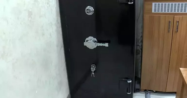 Foto - Akılalmaz soygun! Döviz bürosunun kasasına böyle ulaşmaya çalıştılar