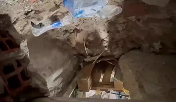 Foto - Akılalmaz soygun! Döviz bürosunun kasasına böyle ulaşmaya çalıştılar